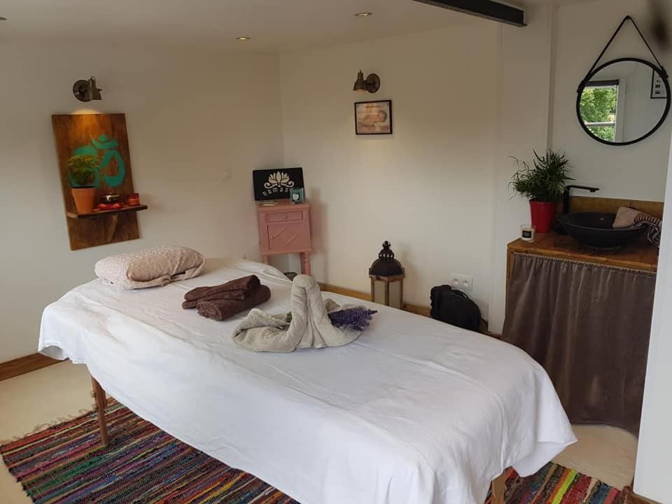 La Belmontaise Bed and Breakfast Beaumont-sur-Sarthe Eksteriør billede