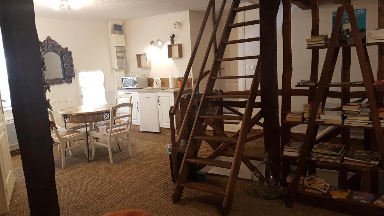 La Belmontaise Bed and Breakfast Beaumont-sur-Sarthe Eksteriør billede